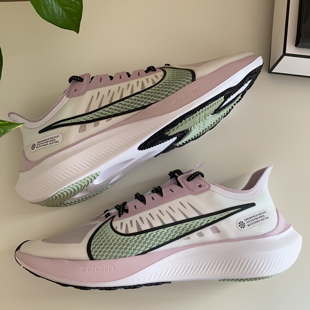 New Nike Zoom Gravity Running Shoe - Picture 3 of 8